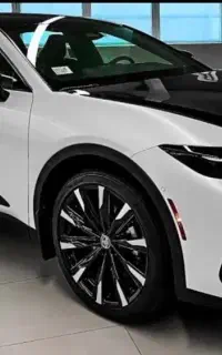 تویوتا کروان 2025