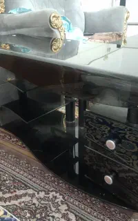 میز تلویزیون شیشه ای
