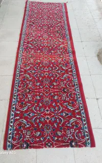 یک عدد قالیچه و دوعدد پشتی