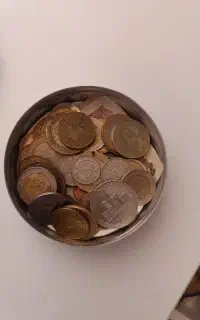 تعدای پول خارجی ایرانی معاوضه دارم