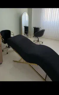 یک شریک در آرایشگاه زنانه