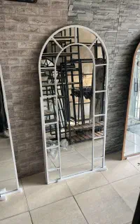 آینه گنبدی پنجره ای سفید پایه دار