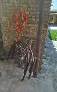 تخت سالم فلزی