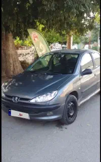 پژو 206.  V8