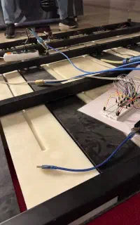 پیانوی زمینی هوشمند و LED دار ، برنامه‌پذیر