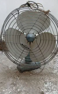 پنکه خیلی قدیمی