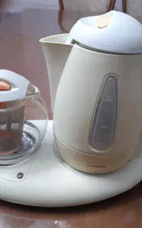 چایی ساز در حد نو و کفش و خورده ریز