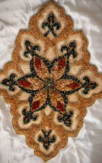 رومیزی جواهر دوزی شده