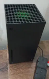 Xbox series x  دو دسته در حد نو