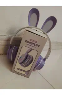 هدفون رو گوشی