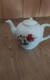قوری مجلسی گل سرخ قدیمی