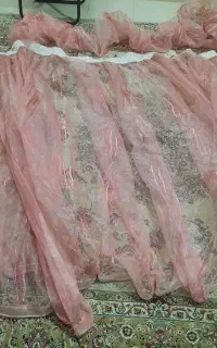 پرده ۲عدد همراه با پفکیهاش