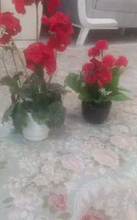 گل مصنوعی همراه گلدان