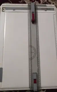 تخته رسم a3 و خط کش برای رشته گرافیک