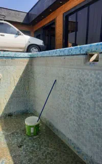 شستشوی  استخر تضمینی با مواد مخصوص درجه یک