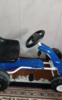 ماشین چهار چرخ سالم.مناسب دو تا هشت سال