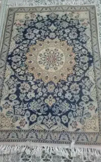 قالیچه دستبافت گل ابریشم کاشان ۱درانیم در حد نو