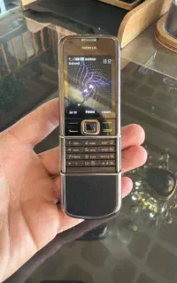 نوکیا 8800 سافاری در حد نو با لوازم کامل