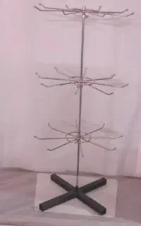یک عدد رگال گردان رومیزی و یک جفت کفش