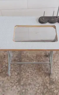 میز چرخ خیاطی ژانومه نو تمیز