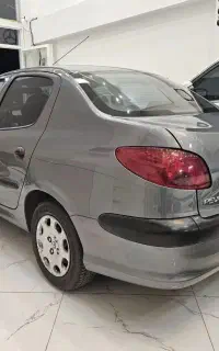 ۲۰۶ صندوق‌دار مدل ۹۸ بی رنگ