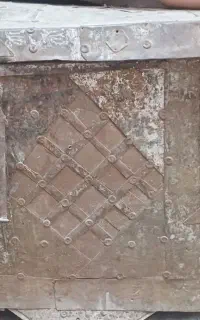 صندوق بزرگ قدیمی