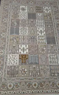 قالیچه ماشینی۴متری خشتی باکیفیت ضخیم  نو داخل کاور