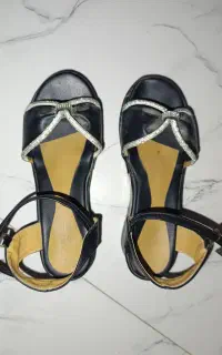 صندل زیبا و خوش پا ۵۰۰