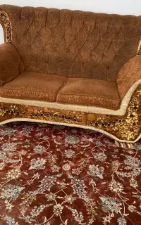 یک دست مبل راحتی ۷ نفره و یک کاناپه ۲ نفره