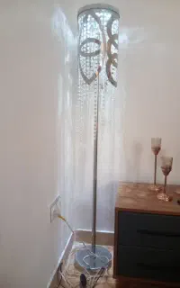 آباژور ایستاده