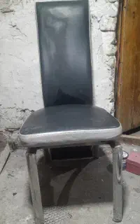 صندلی چرمی وپایه استیل سالم