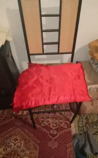 صندلی فلزی و میز از چوب گردو