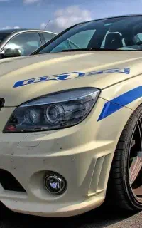 سرویس رفت و برگشت ماشین در جزیره