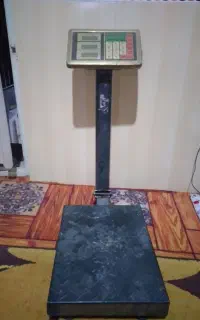 ترازوی ۲۰۰ کیلو در حد نو