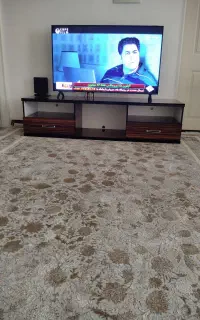 میز تی وی درحد نو وساعت دیواری