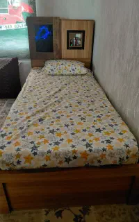 تخت یک  نفره در حد نو