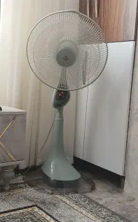 پنکه پارس خزر ایستاده