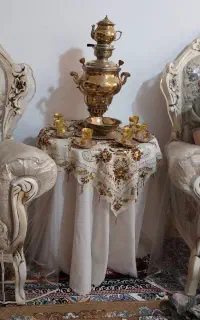 میز خاطره همراه با رومیزی