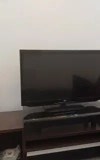 میز و تلویزیون