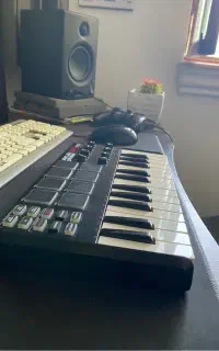 میدی کنترلر Akai Mpk Mini