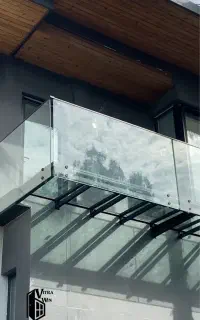 نرده شیشه ایی