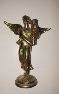 مجسمه برنجی فرشته