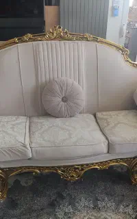 مبل هفت نفره و ناهار خوری ۸ نفره و ی عدد ویترین