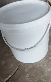 سطل خالی و