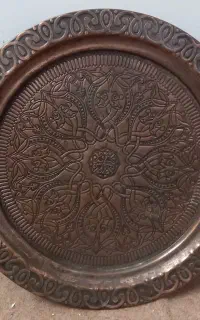 سینی مسی و تلفن رو میزی