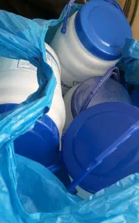 تعدادی دبه شیشه  مربا عسل