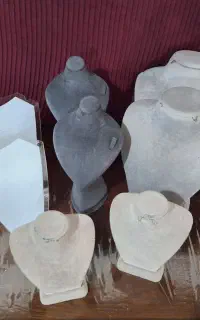 مانکن گردنبند یا استند زیورالات