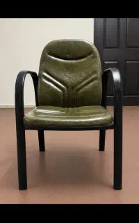 ۸ عدد صندلی شیک در حد نو