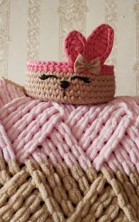 سبد نظم دهنده و پتوی دستبافت نوزاد