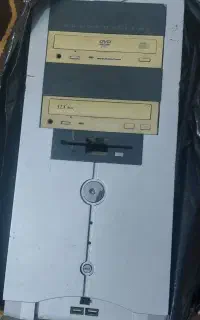 کیس کامپیوتر قدیمی بدنه سنگین